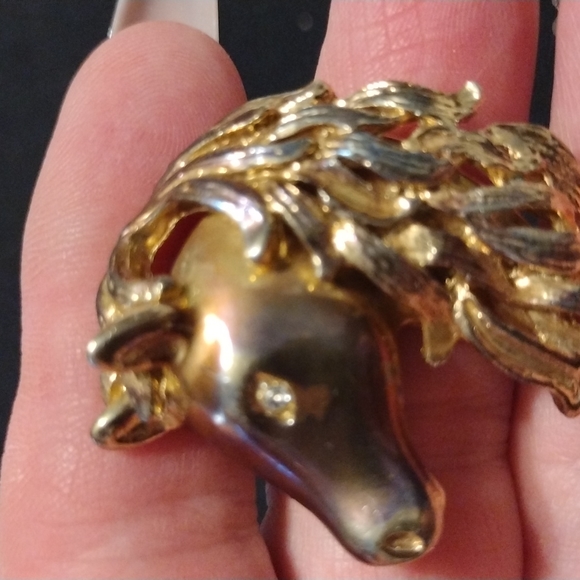 Vintage Brown Enamel Gold Tone Horse Head Brooch w/ White Rhinestone Eye - Picture 7 of 8